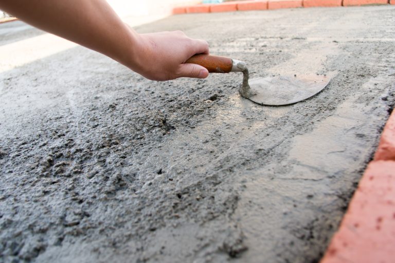 水道工事、左官、板金、大工工事など、幅広く対応。