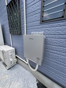 北九州市で行った太陽光発電システムの設置工事のパワコンの様子